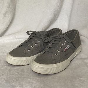 Grey Supergas (US 6.5, EU 37)